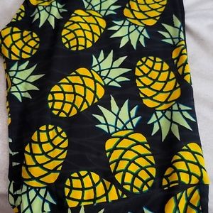 Lularoe Leggings TC black background pineapple print